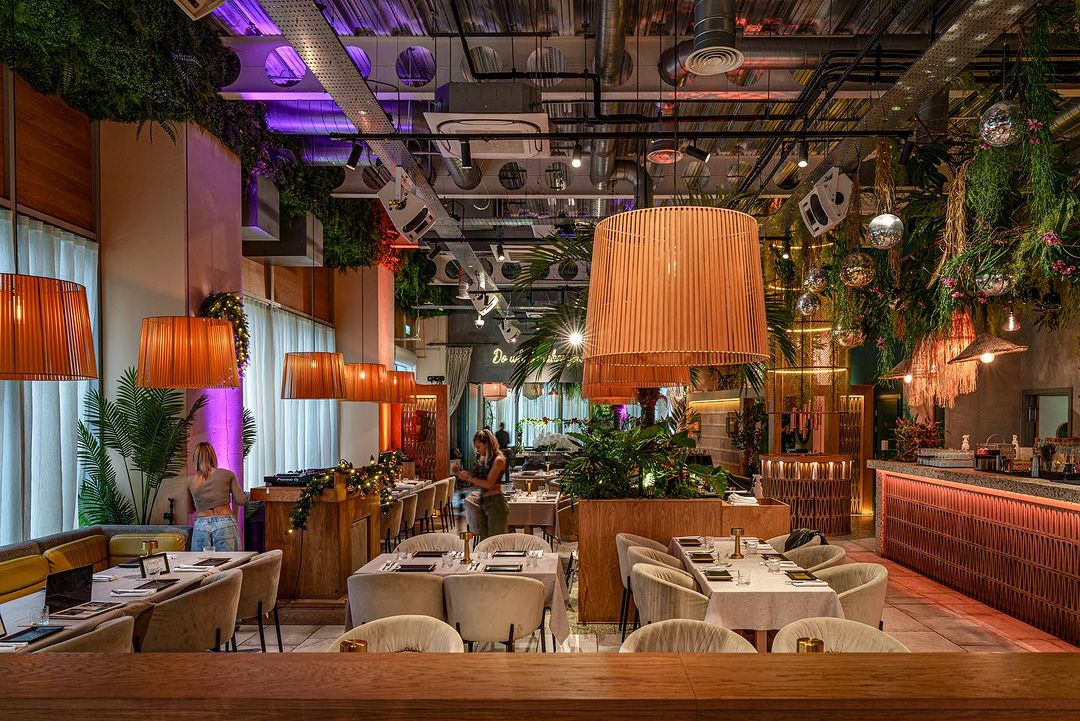 Firefly Manchester: A Complete Guide to the Trendy Dining & Nightlife Spot